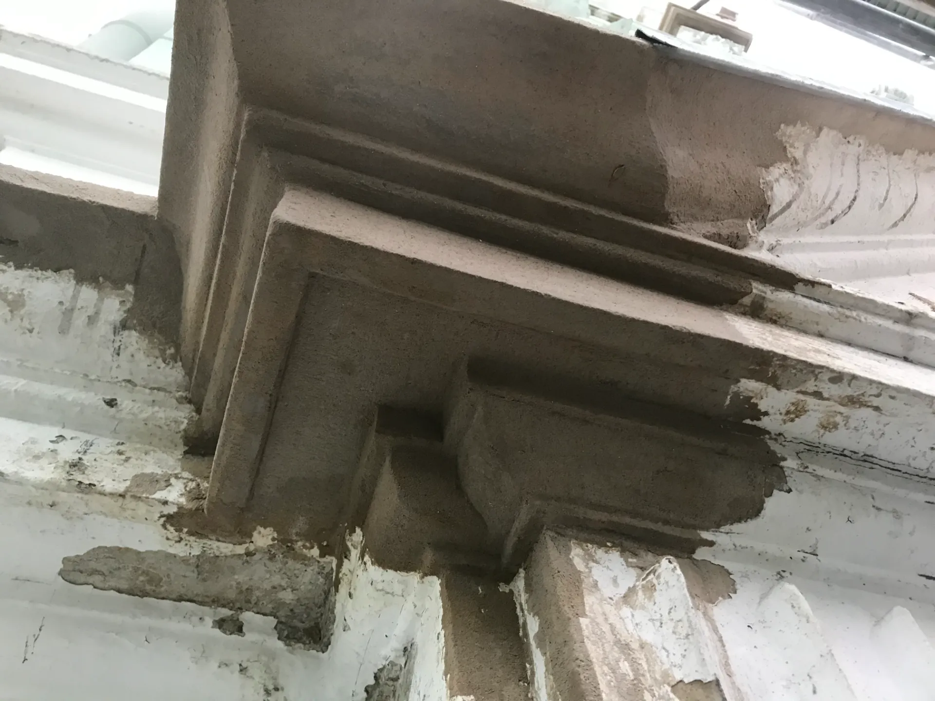 Aussenstuck Erneuerung eines Stückes Aussenfassade durch Stuckateurmeister Alexander Leubner